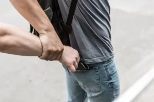 6 Safety Tips to Protect Yourself from Pickpockets While Traveling