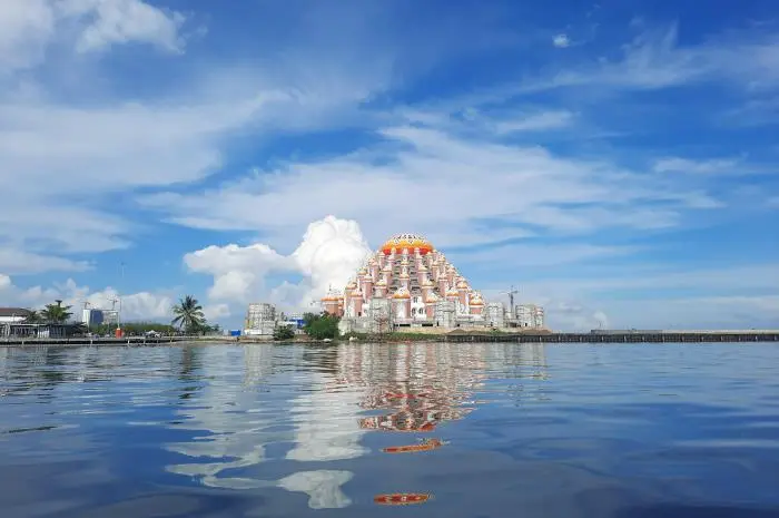99 Dome Mosque, a magnificent mosque inspired by Asmaul Husana in Makassar