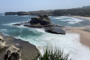 Klayar Beach