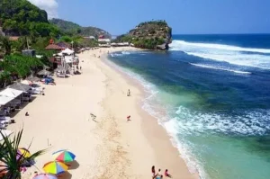 Indrayanti Beach, a White Sand Beach with Natural Beauty on the Coast of Gunung Kidul